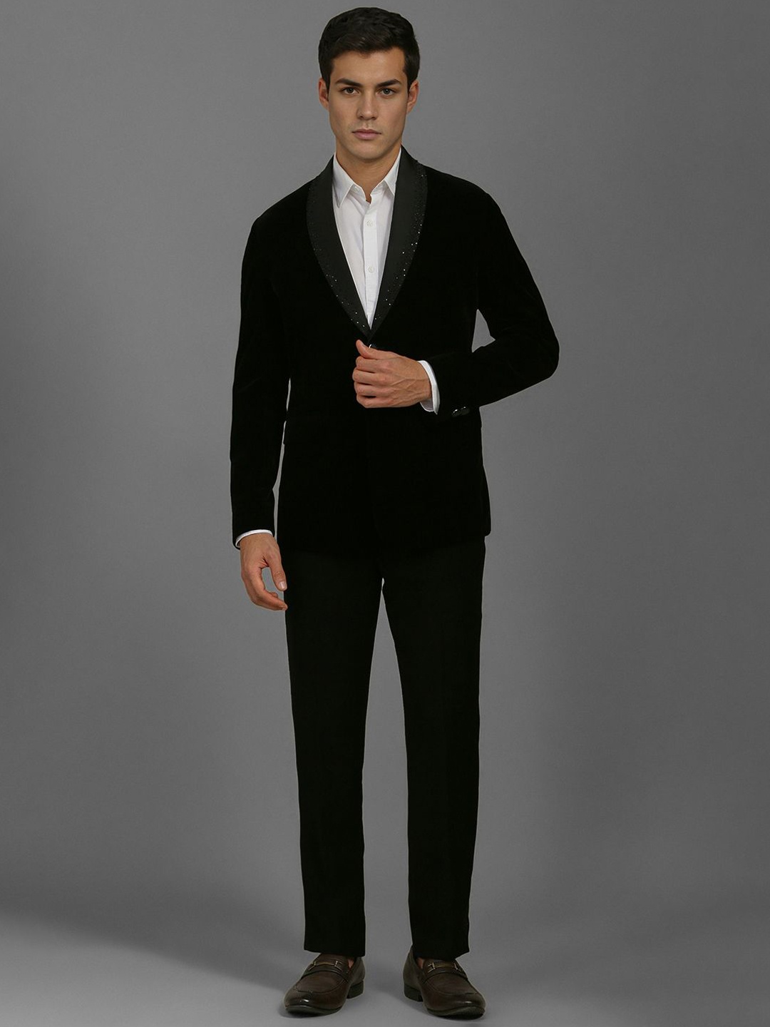 

Louis Philippe Men Embellished Single-Breasted Two-Piece Suits, Black