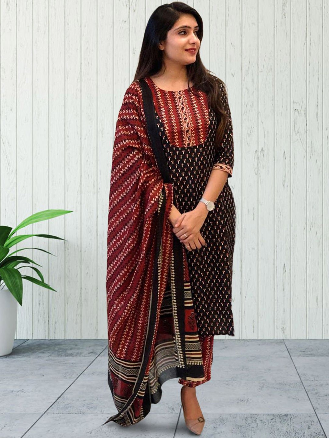 

Moda Rapido Women Ethnic Motifs Printed Regular Kurta with Trousers & With Dupatta, Black
