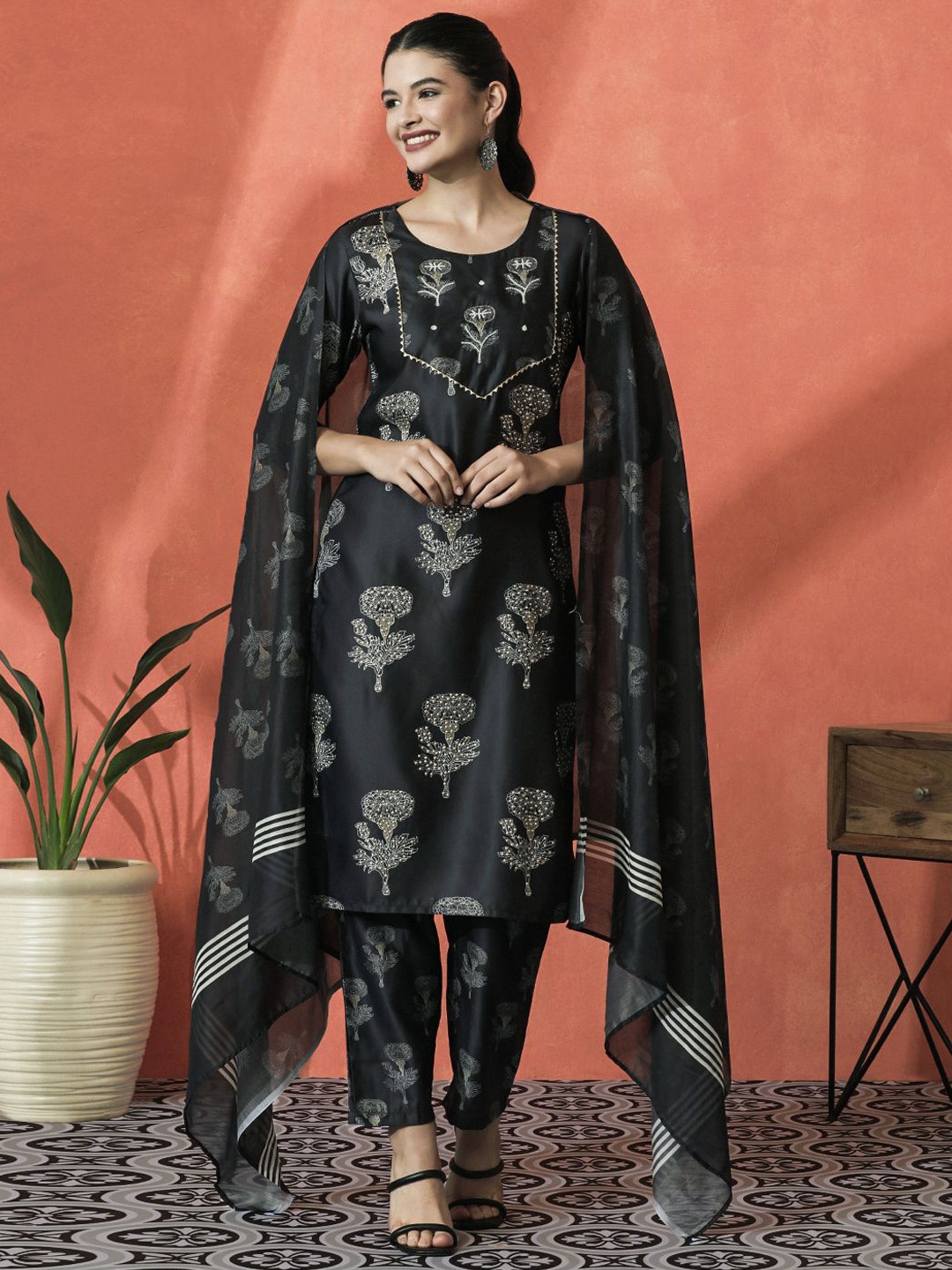 

Sangria Floral Printed Gotta Patti Straight Kurta With Trouser And Dupatta, Black