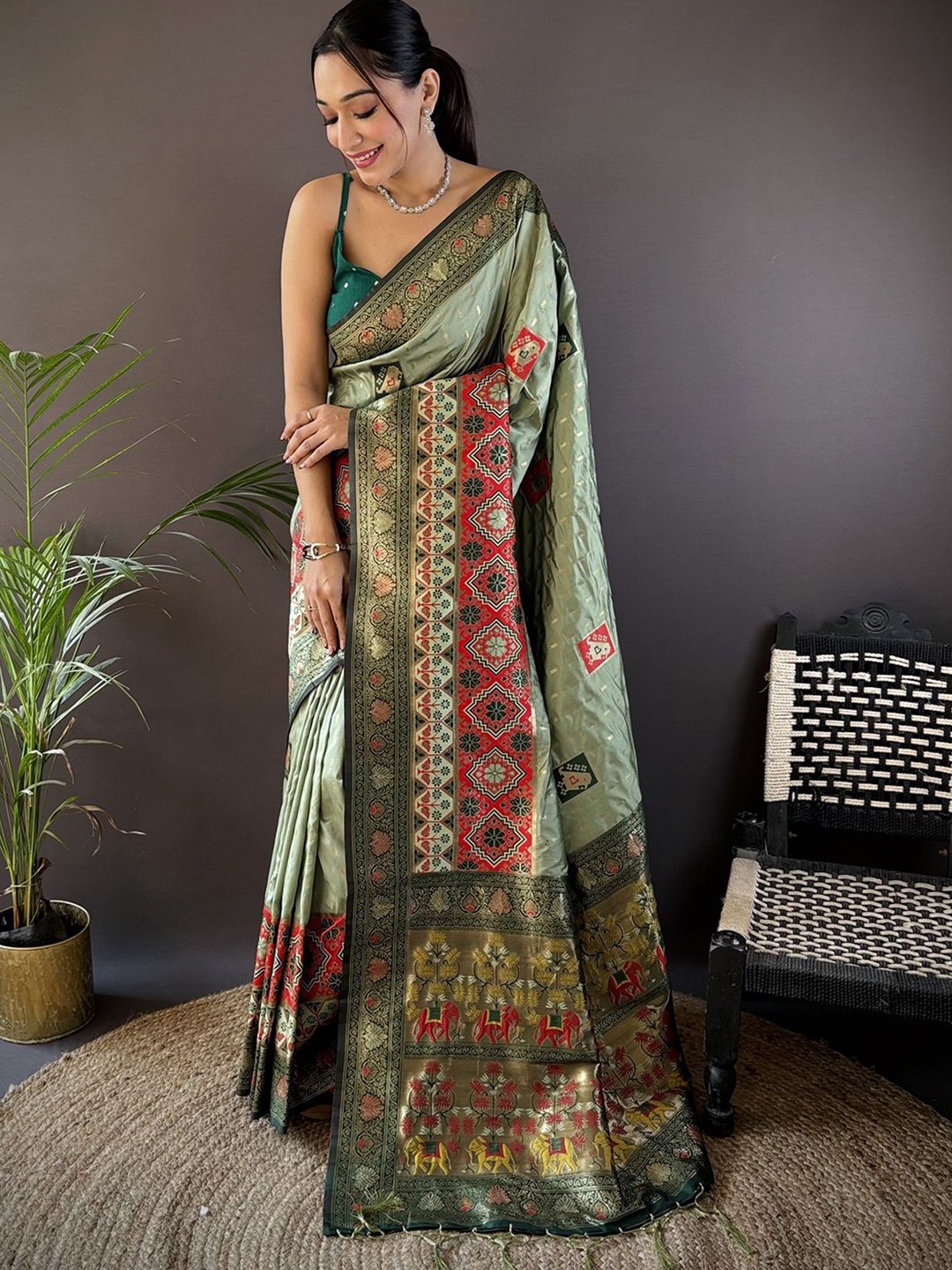 

DIVASTRI Woven Design Zari Silk Blend Patola Saree, Green