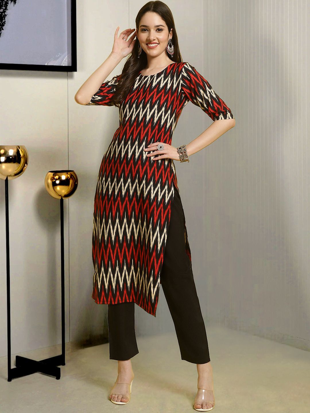 

Moda Rapido Chevron Printed Round Neck Straight Kurta With Trousers, Black