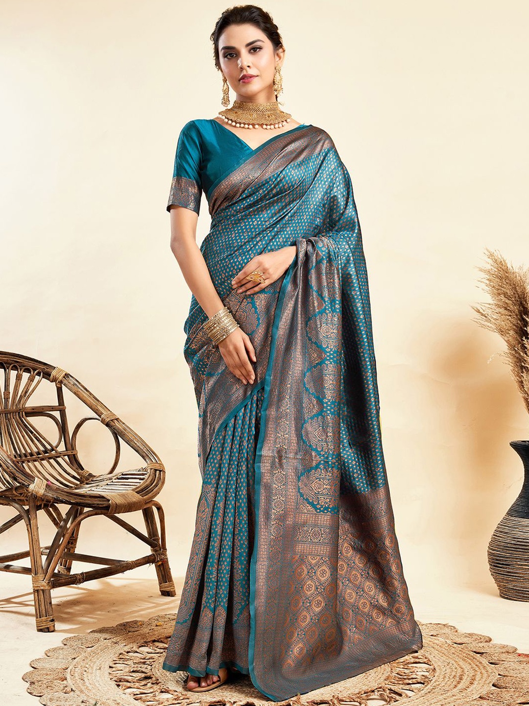 

HERE&NOW Floral Zari Silk Blend Paithani Saree, Blue