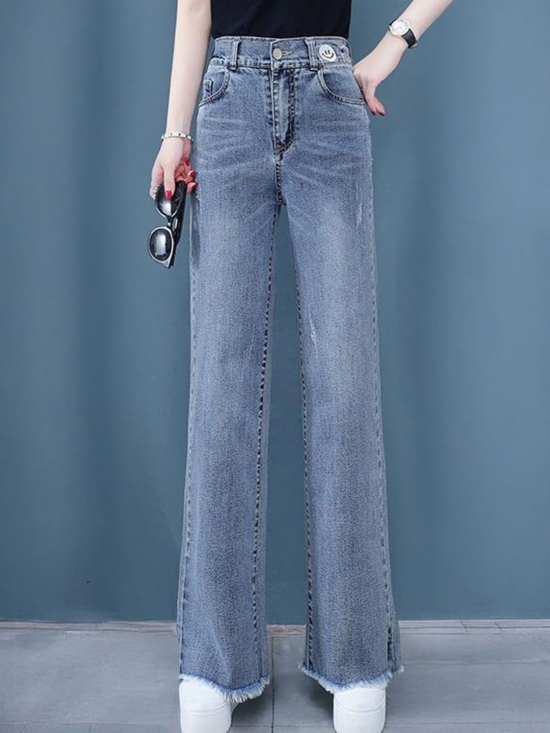 

StyleCast Women Clean Look Light Fade Jeans, Blue