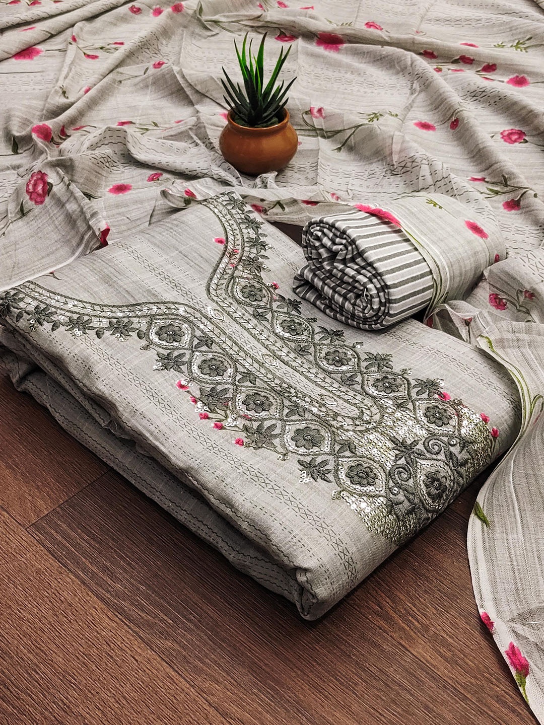 

SAINOOR Floral Embroidered Sequinned Pure Cotton Unstitched Dress Material, Grey