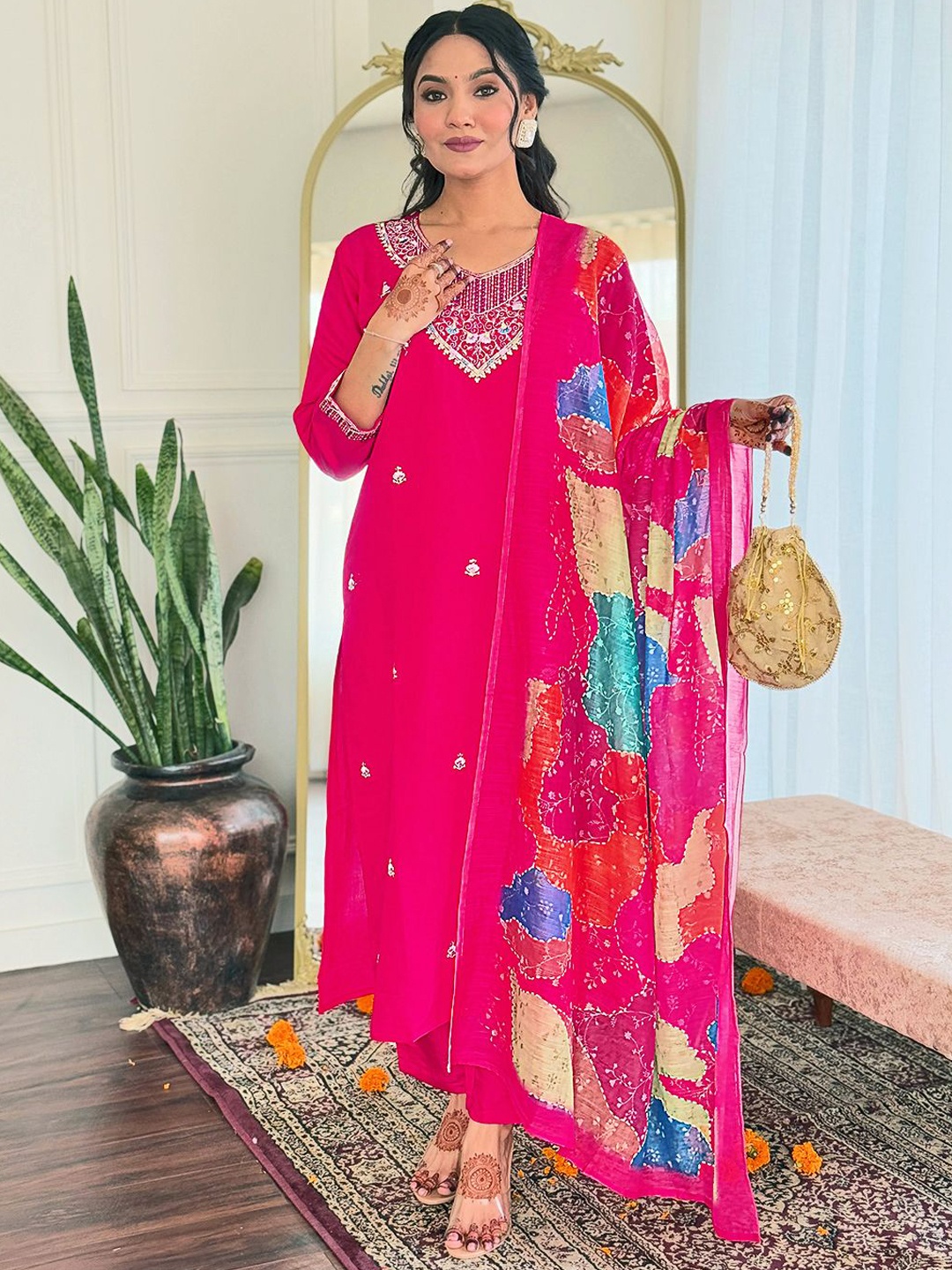 

DIVASTRI Floral Embroidered Sequinned Chanderi Silk Straight Kurta With Trousers & Dupatta, Pink