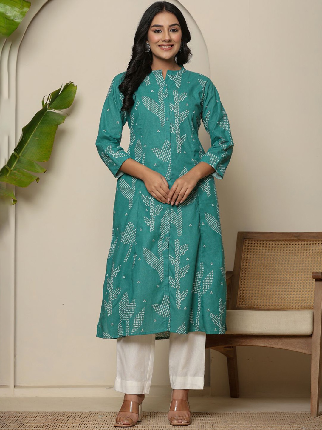 

Do Dhaage Bandhani Printed Mandarin Collar Pure Cotton A-Line Kurta, Green