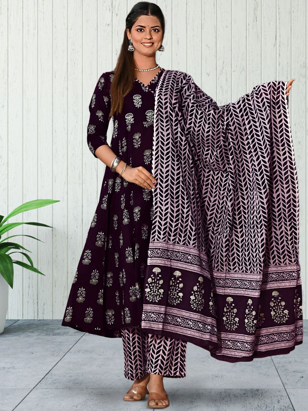 

Moda Rapido Women Floral Printed Regular Kurta with Trousers & With Dupatta, Purple