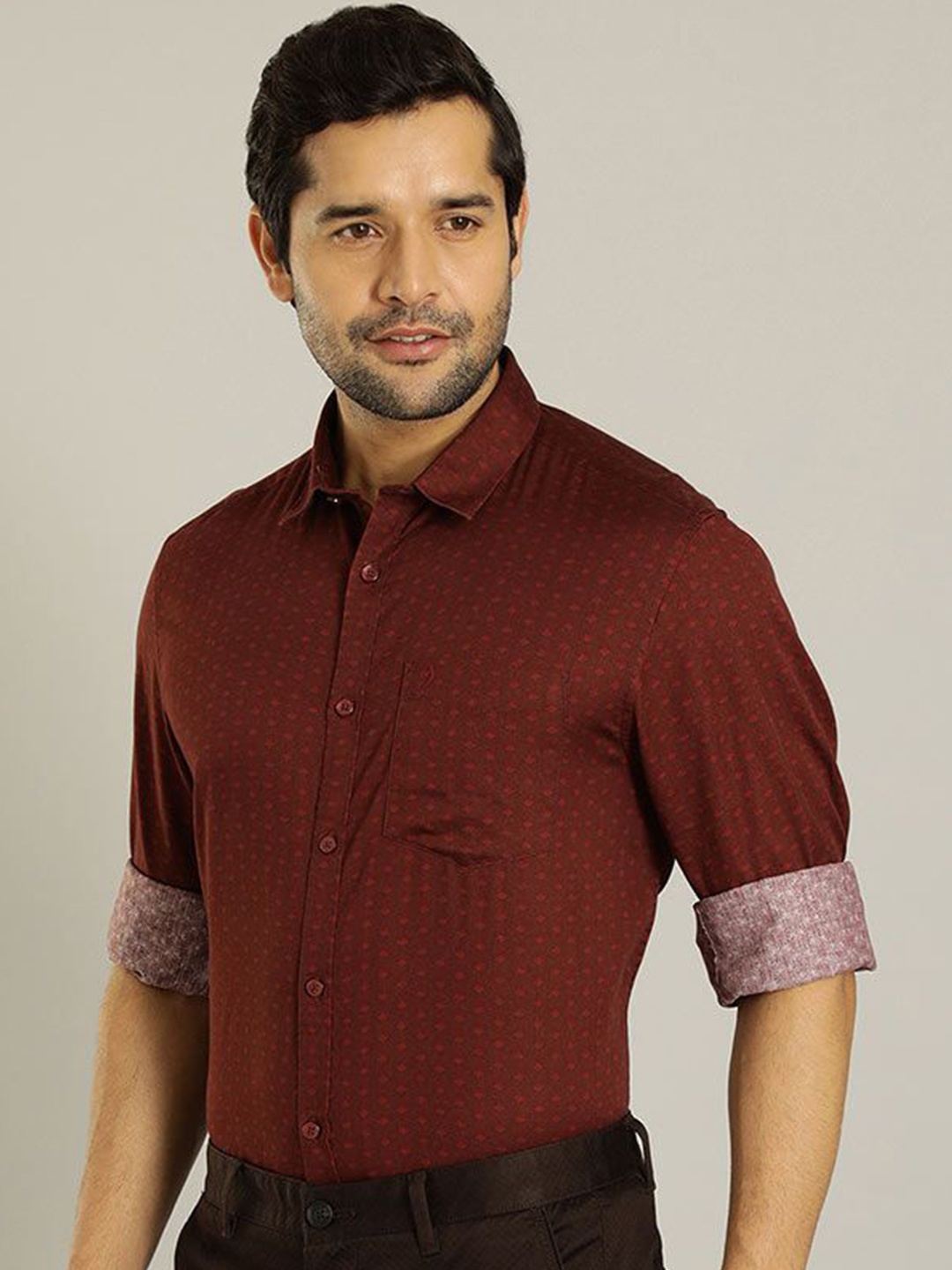 

Indian Terrain Men Slim Fit Opaque Printed Casual Shirt, Red