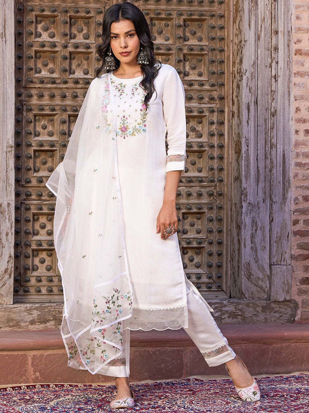 

REALLTREND Floral Embroidered Thread Work Straight Kurta With Trouser & Dupatta, White