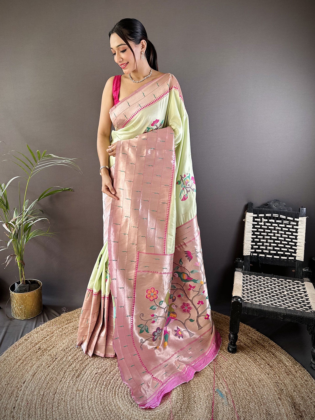 

DIVASTRI Floral Zari Silk Blend Designer Paithani Saree, Green