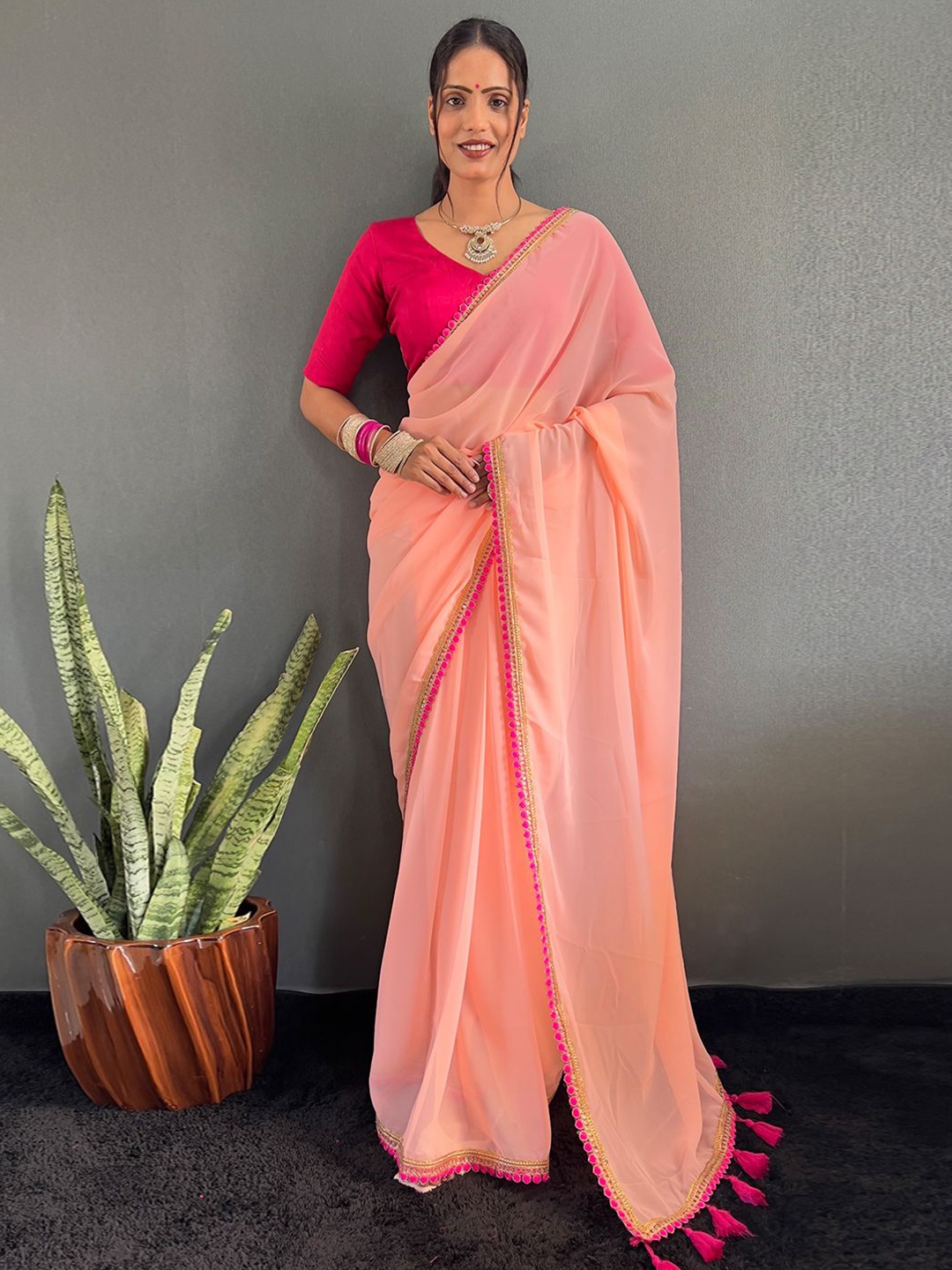 

DIVASTRI Gotta Patti Poly Georgette Ready to Wear Saree, Peach