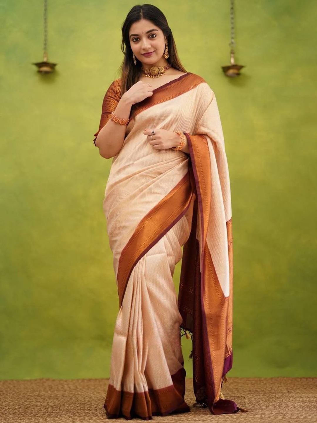 

Munir Zari Silk Blend Banarasi Saree, Cream