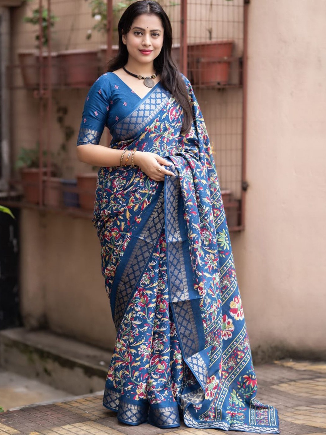 

DIVASTRI Kalamkari Zari Silk Blend Designer Saree, Teal