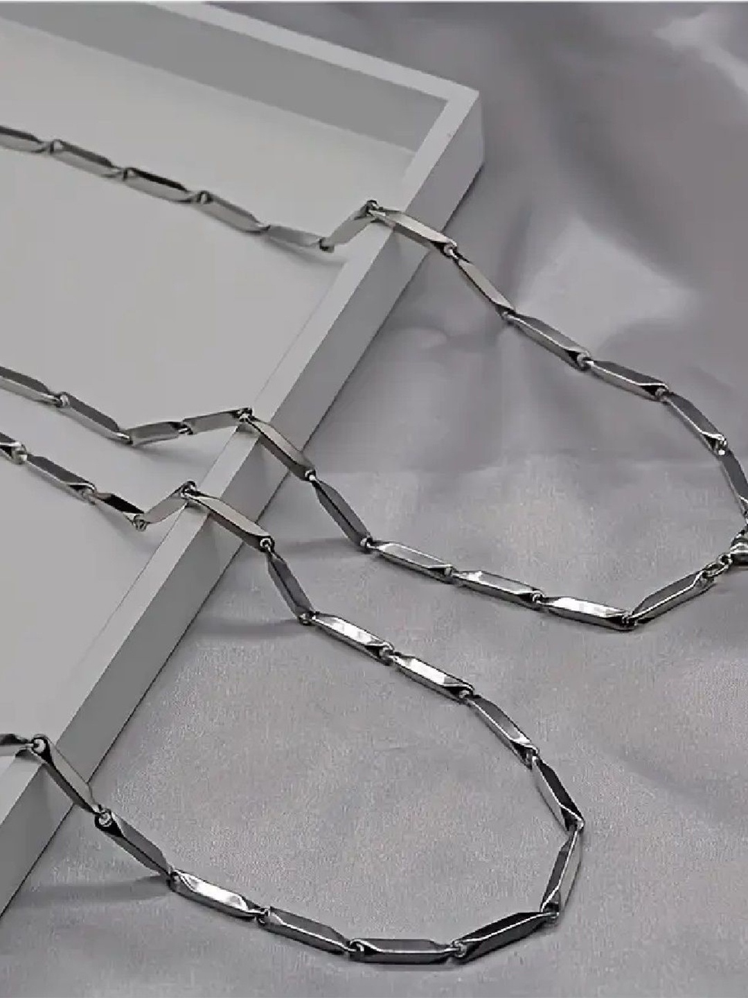 

RUHI COLLECTION Unisex Silver-Plated Minimal Link Rice Chain