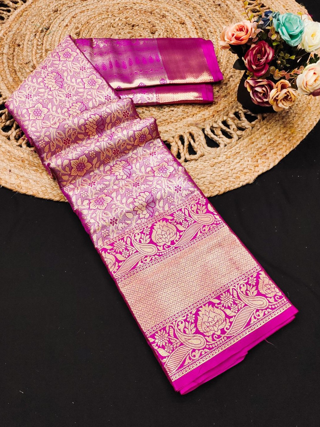 

DIVASTRI Pure Silk Floral Woven Design Zari Banarasi Saree With Unstitched Blouse Piece, Pink