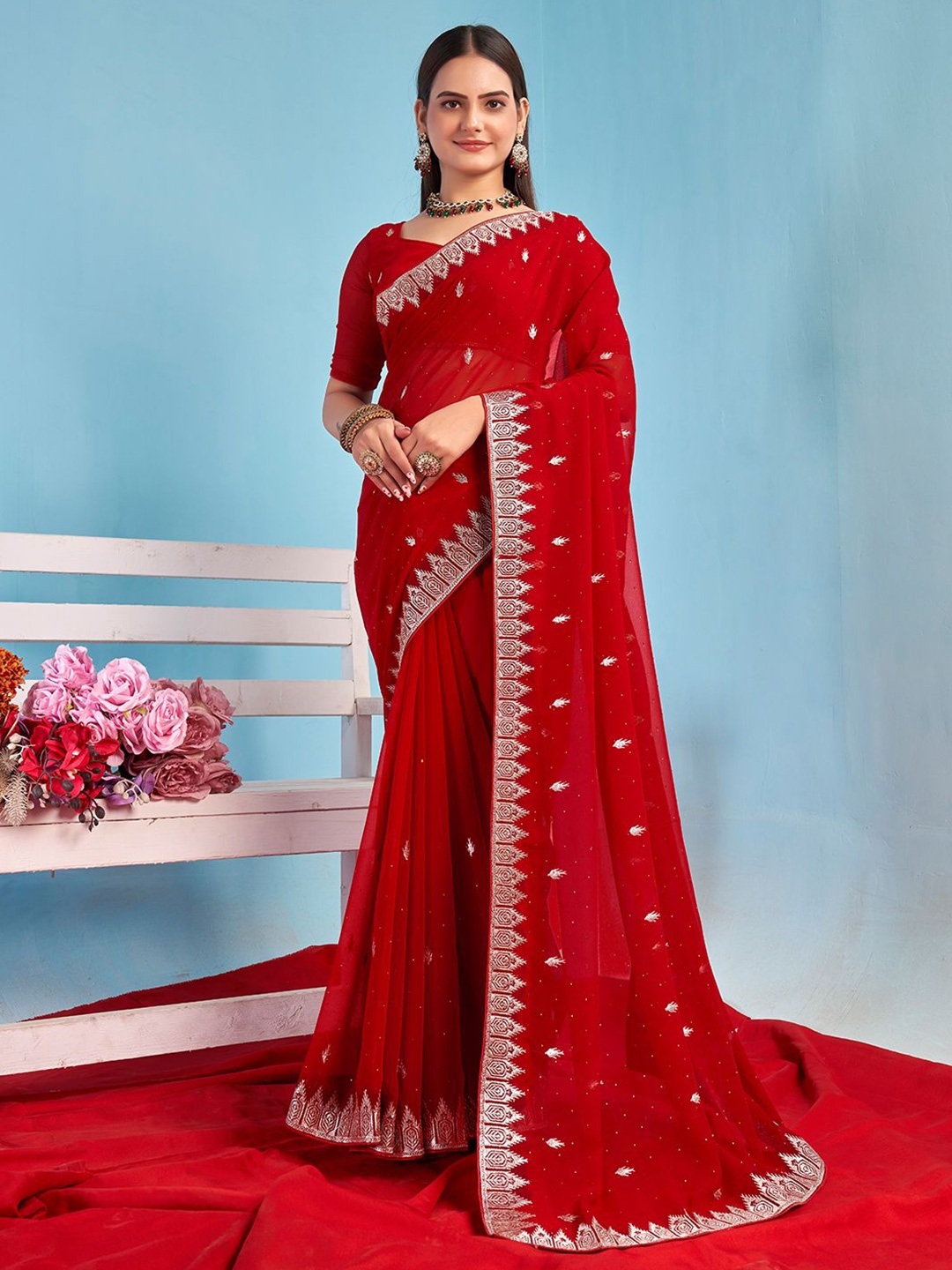 

DIVASTRI Embellished Embroidered Saree With Blouse Piece, Red