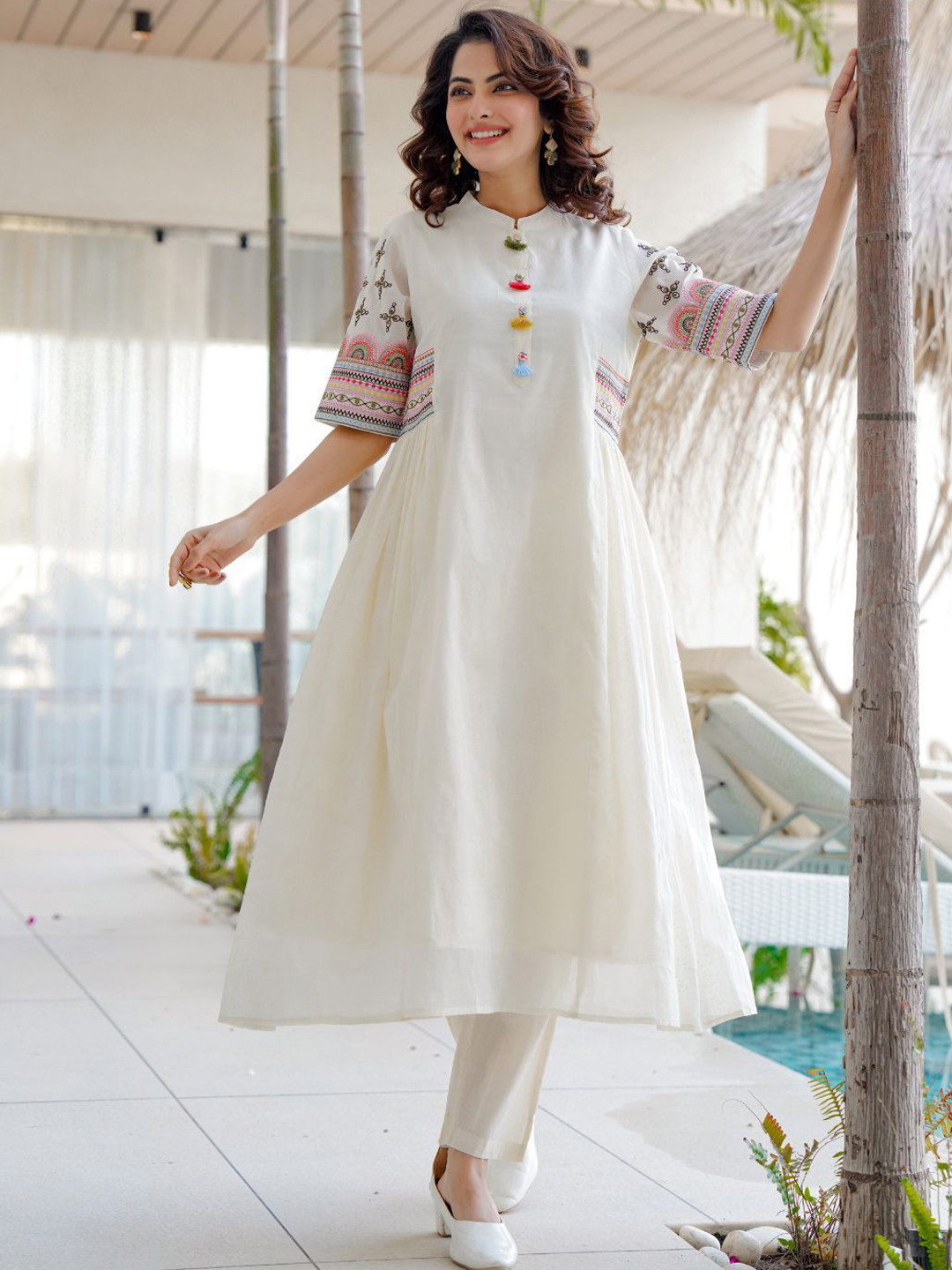 

Zolo Label Ethnic Motifs Embroidered Mandarin Collar Pure Cotton Kurta with Trouser, Off white