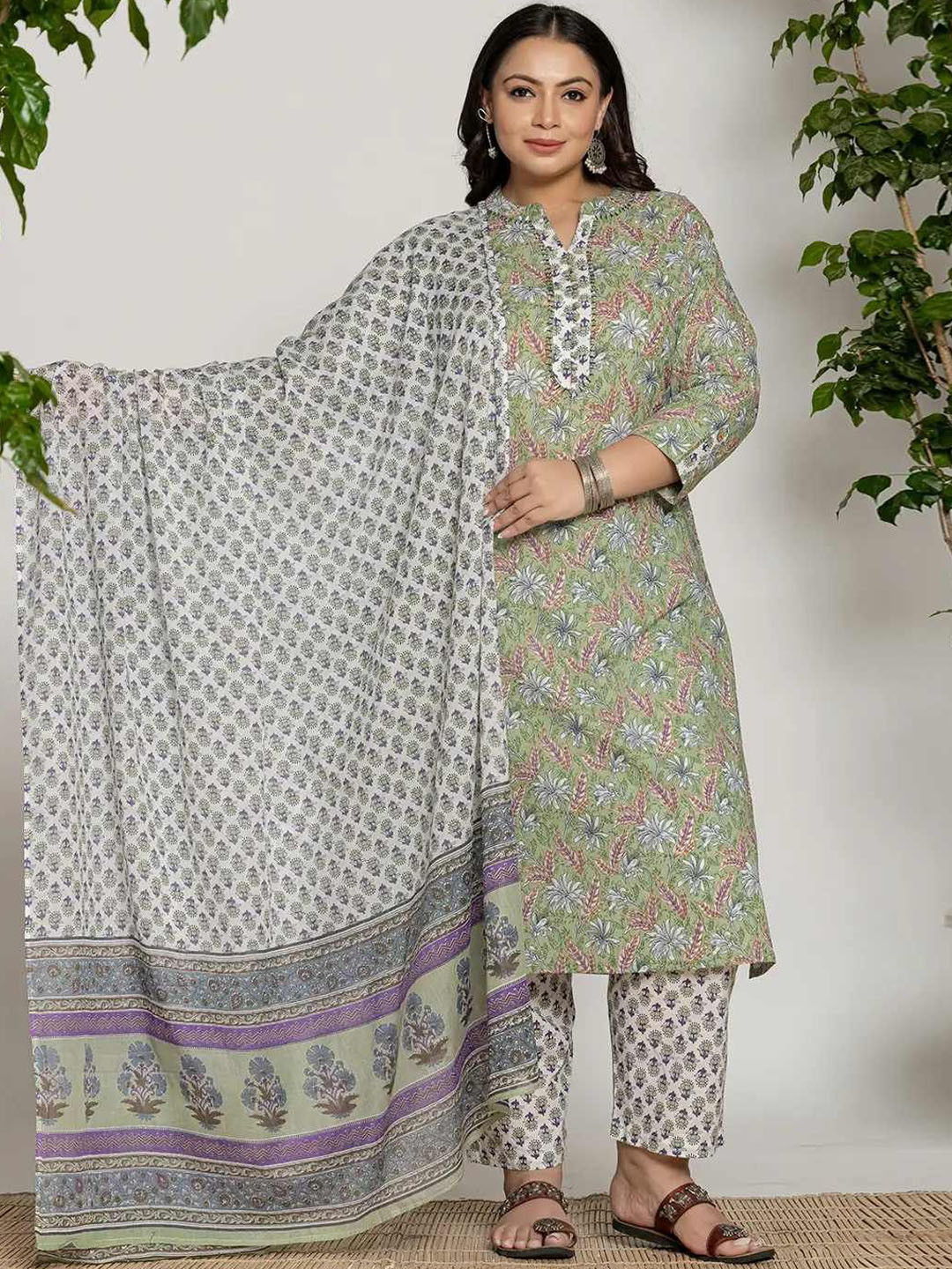 

MissKurti Plus Size Floral Printed Pure Cotton Kurta With Trousers And Dupatta, Green