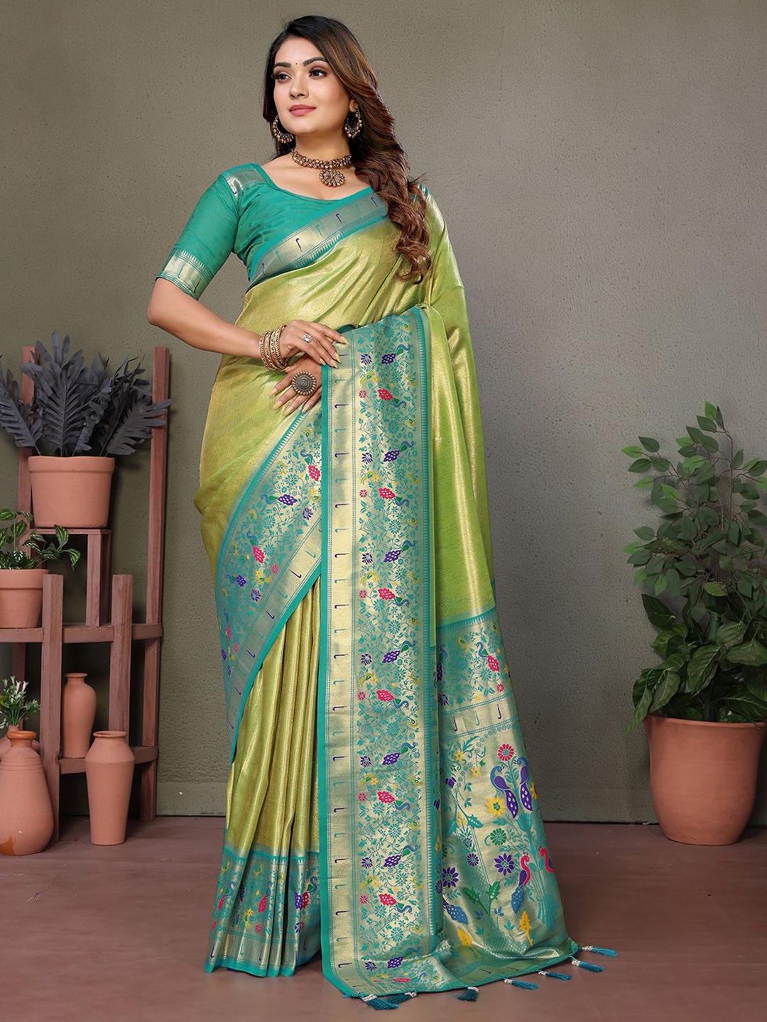 

DIVASTRI Woven Design Zari Silk Blend Banarasi Saree, Green