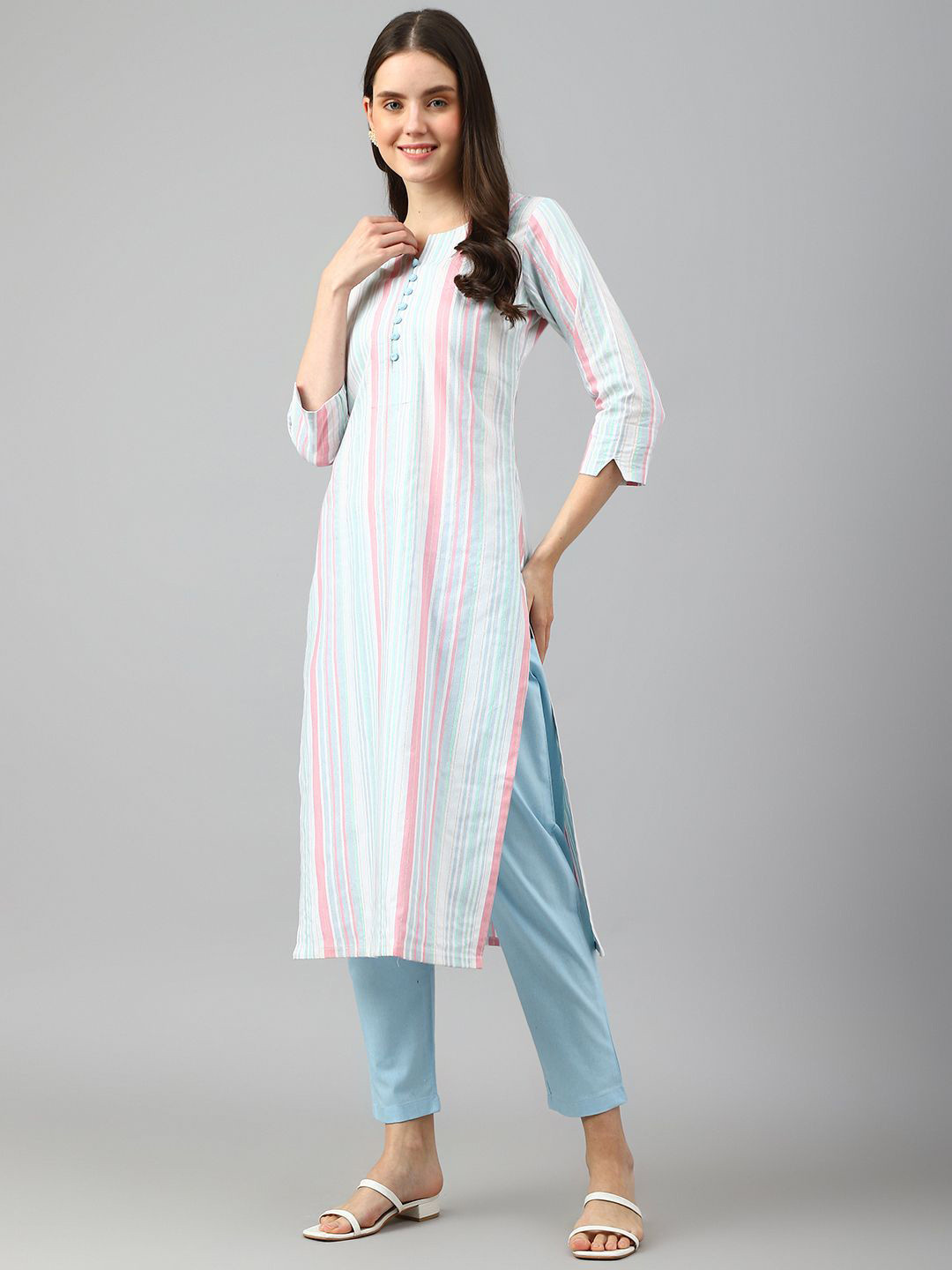 

DIVASTRI Striped Notch Neck Three-Quarter Sleeves Straight Kurta With Trouser, Blue