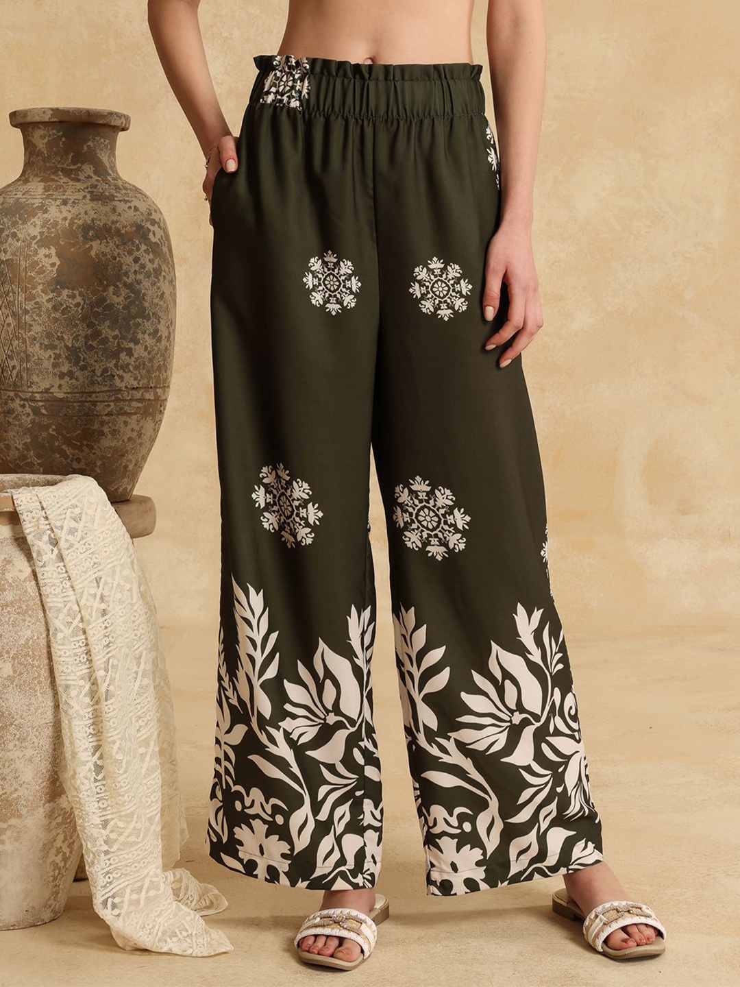 

Kazo Women Printed Parallel Trousers, Olive