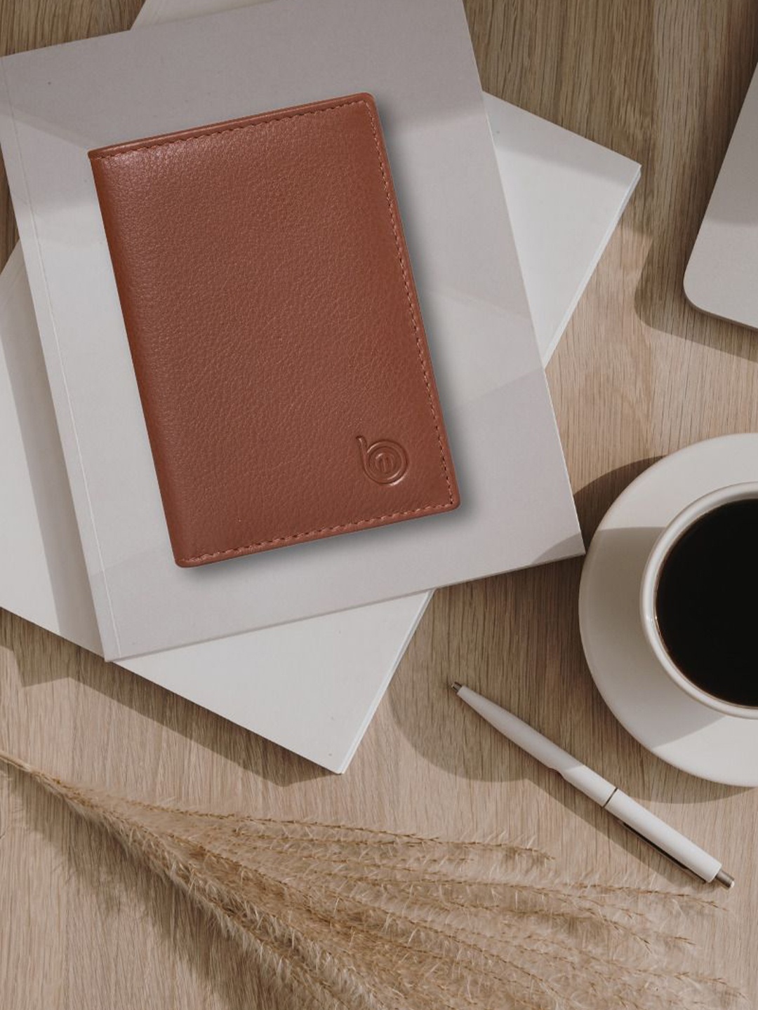 

BAGMAN Men Leather Card Holder, Tan