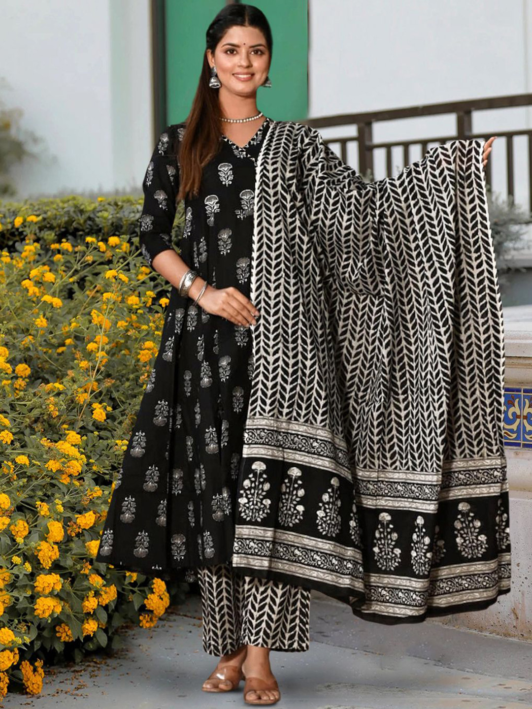 

Moda Rapido Women Ethnic Motifs Printed Regular Kurta with Trousers & With Dupatta, Black