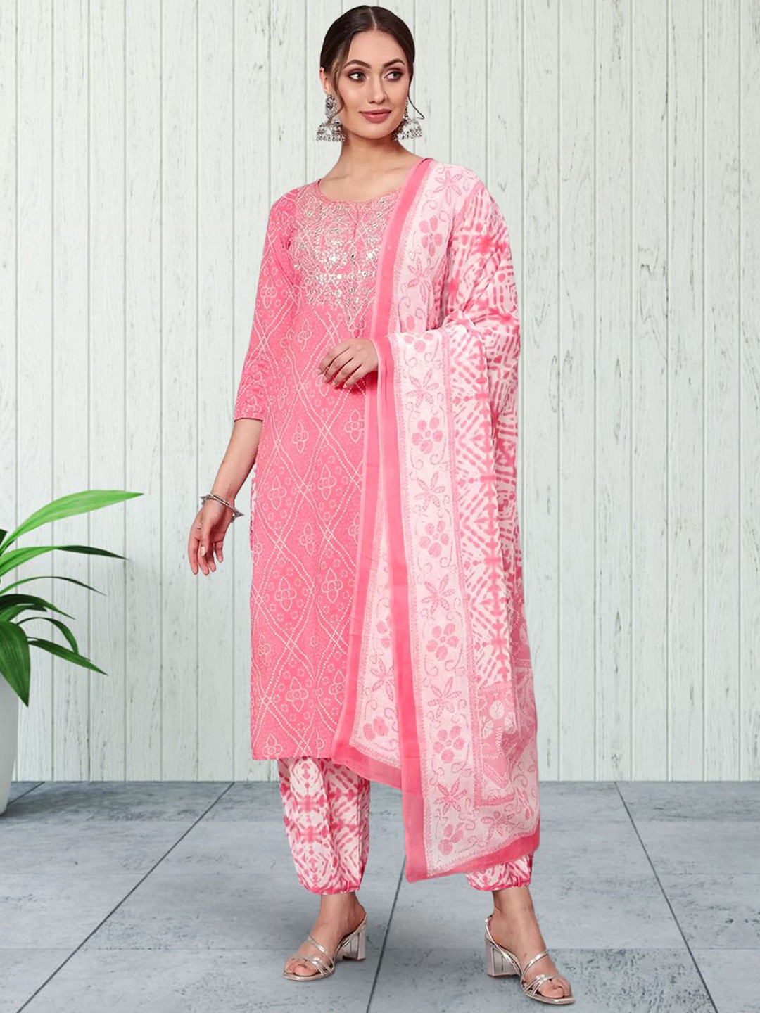 

Moda Rapido Women Ethnic Motifs Printed Regular Sequinned Kurta with Trousers & With Dupatta, Pink