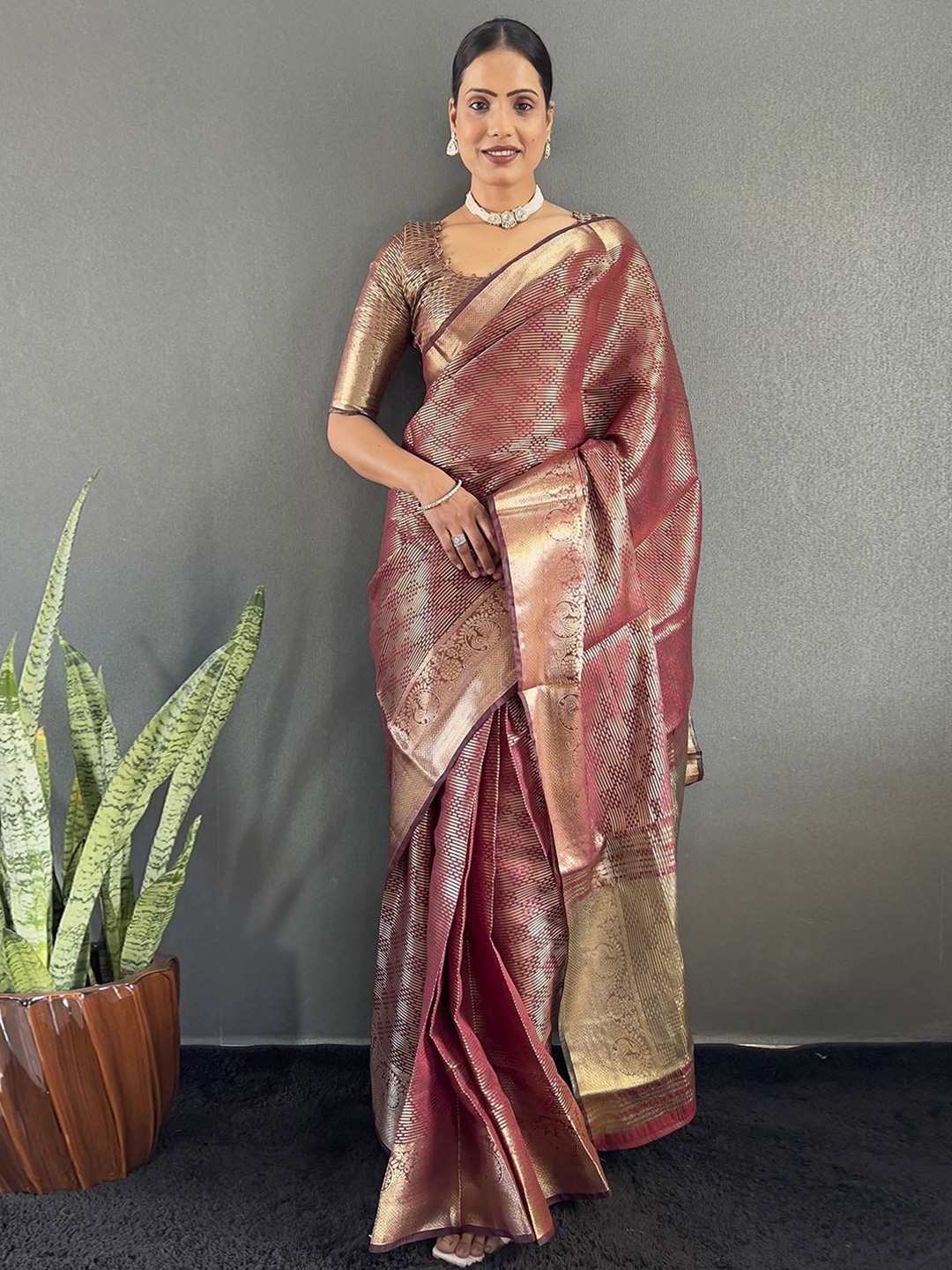 

DIVASTRI Woven Design Zari Organza Kanjeevaram Saree, Maroon