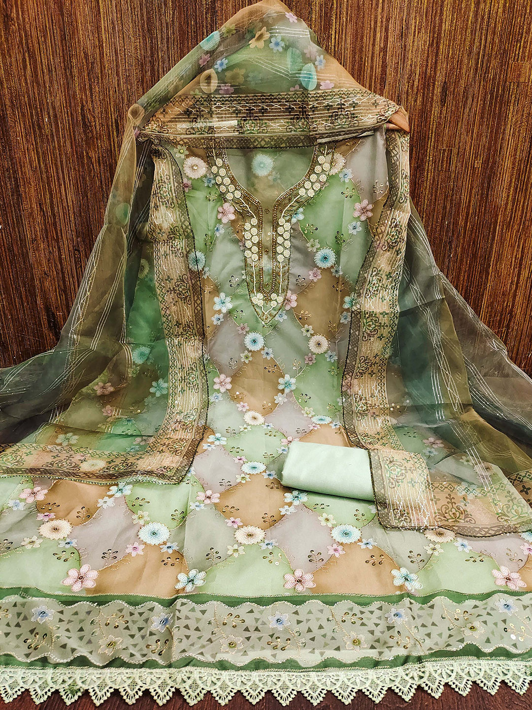 

SAINOOR Floral Printed Sequinned Organza Unstitched Dress Material, Green