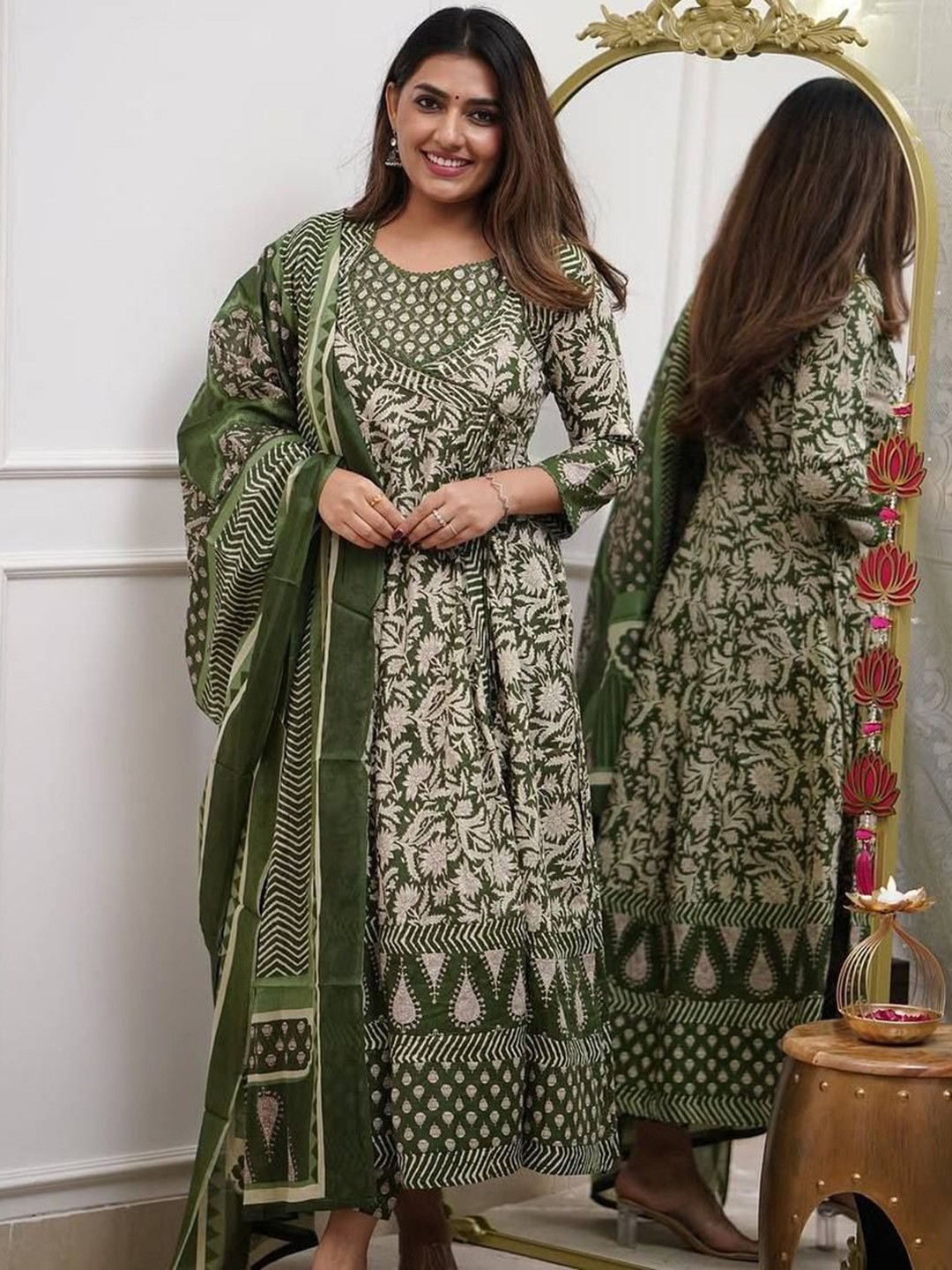

Bought First Floral Printed Round Neck Anarkali Kurta With Trousers And Dupatta, Green
