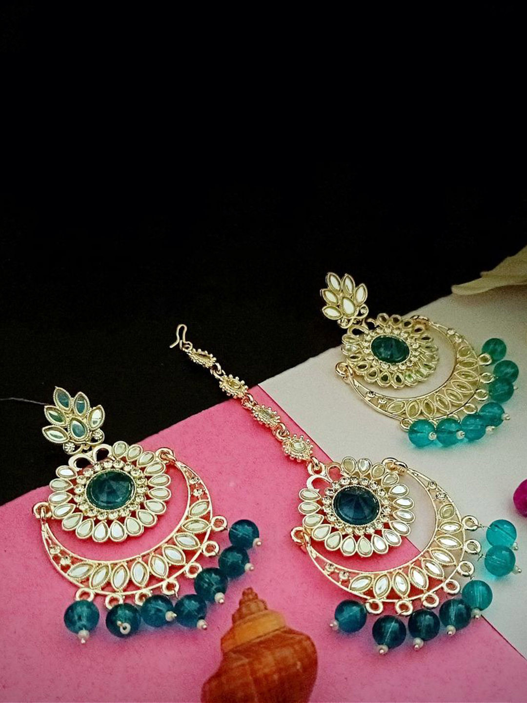 

DIVASTRI Rhodium-Plated Artificial Stones-Studded And Beaded Jewellery Set, Gold