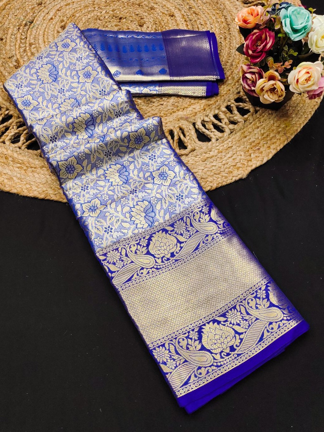 

DIVASTRI Floral Woven Design Zari Pure Silk Banarasi Saree With Unstitched Blouse Piece, Blue