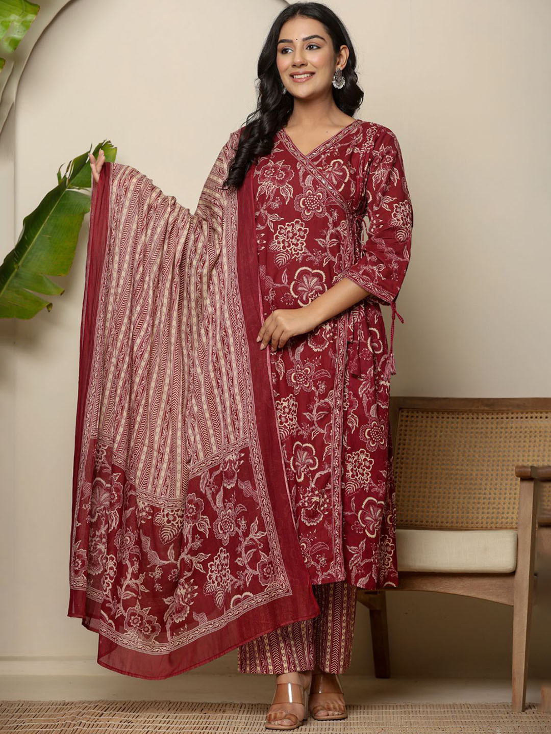 

Do Dhaage Floral Printed Angrakha Pure Cotton Kurta with Trousers & With Dupatta, Maroon