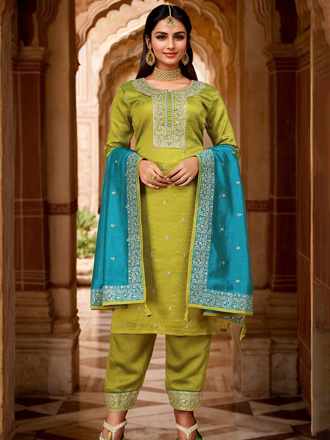 

DIVASTRI Floral Embroidered Sequinned Round Neck Straight Kurta With Trouser& Dupatta, Green