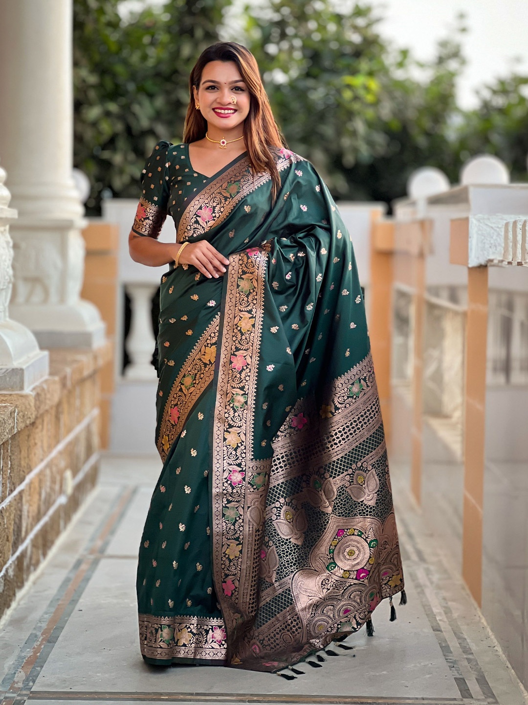 

Divyadham Textiles Women Woven Design Zari Pure Silk Banarasi Saree, Green