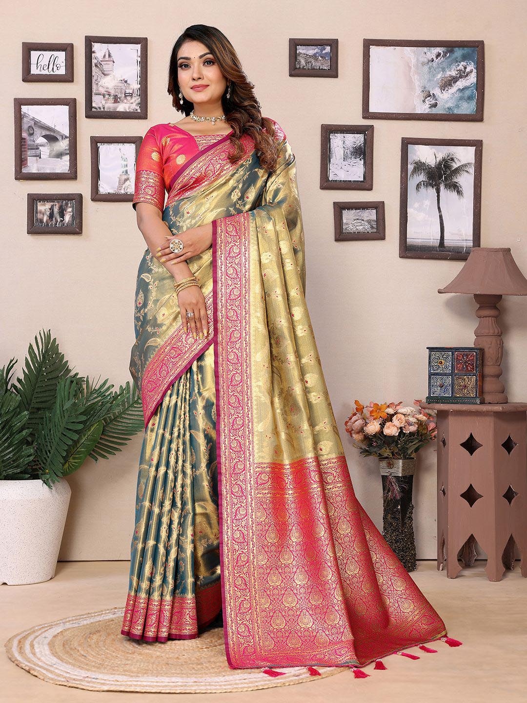 

DIVASTRI Ethnic Motifs Zari Silk Blend Banarasi Saree, Gold