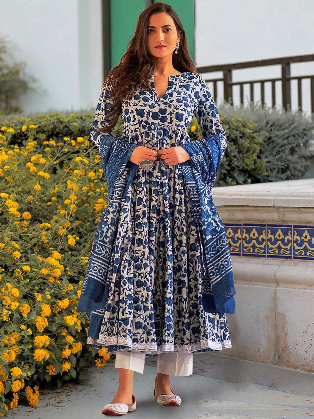 

Moda Rapido Women Ethnic Motifs Printed Regular Kurta with Trousers & With Dupatta, Navy blue