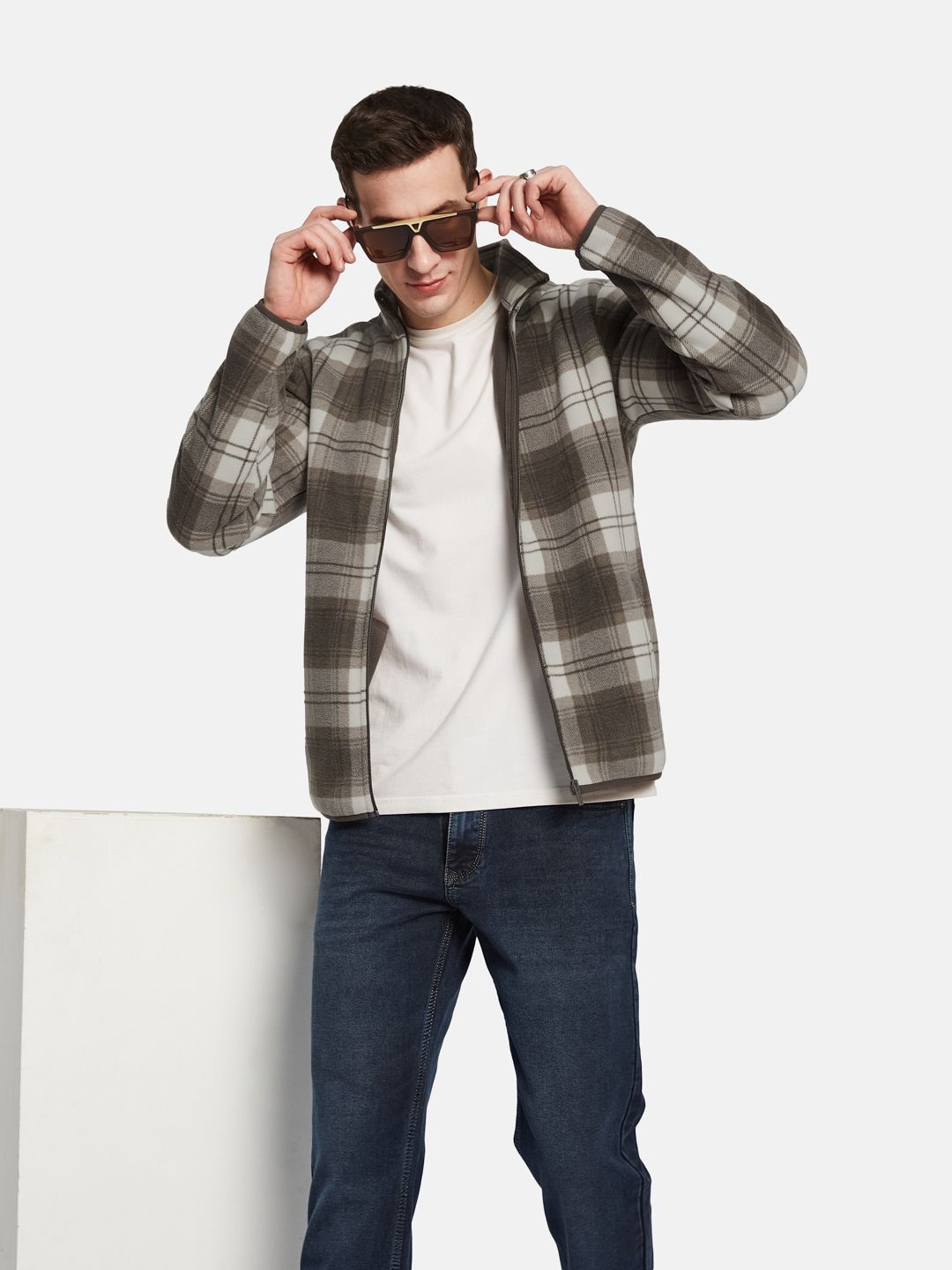 

Octave Men Checked Sweatshirt, Brown