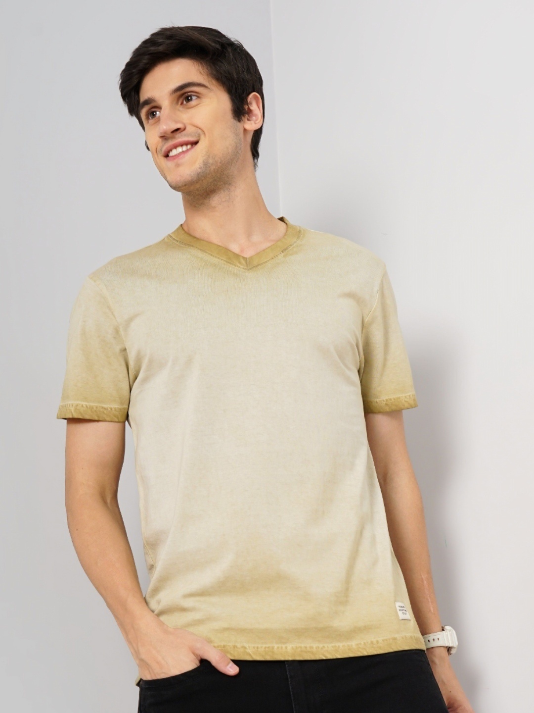 

Genoa Men Tie and Dye Dyed V-Neck Slim Fit T-shirt, Khaki