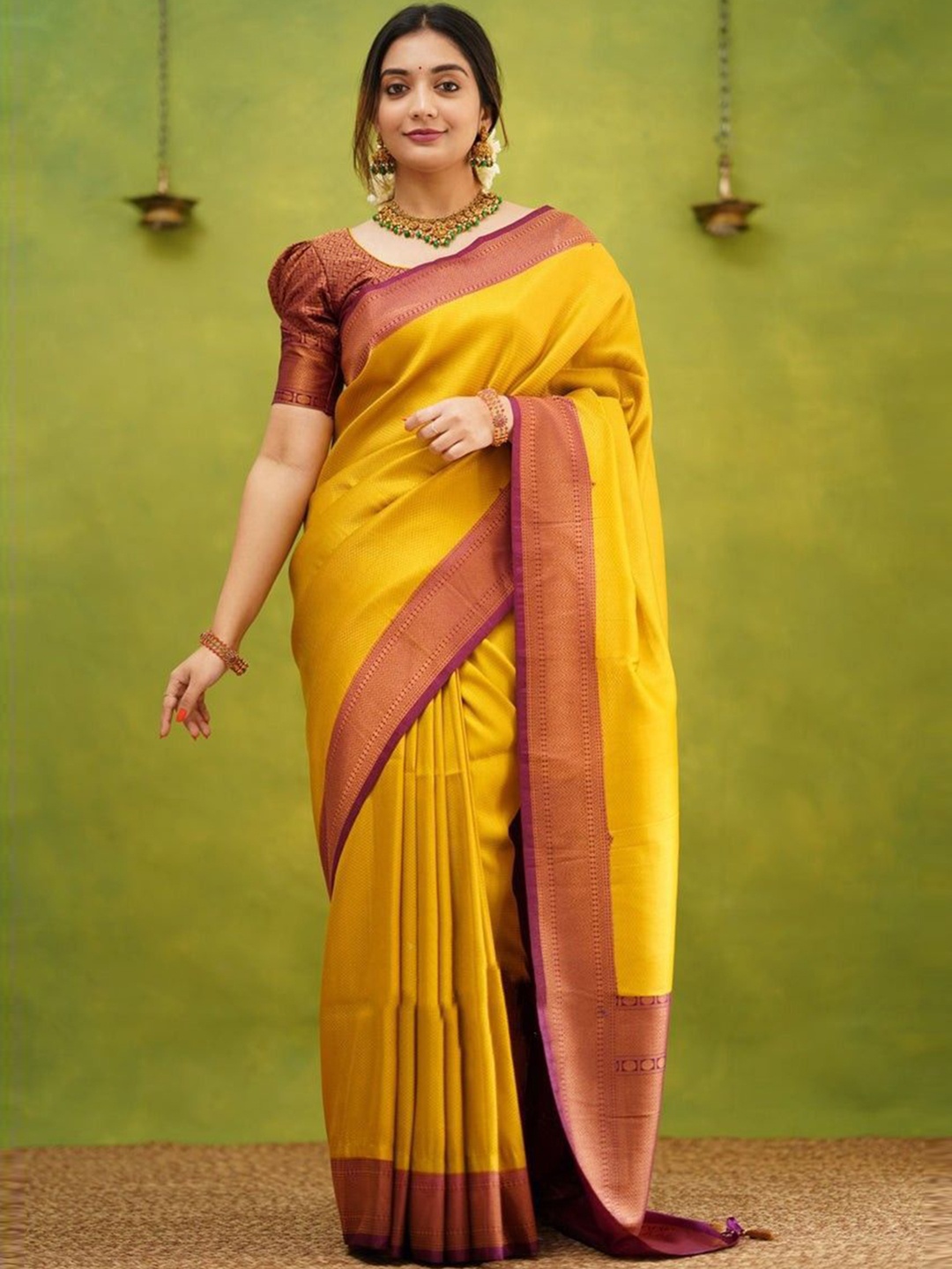 

Munir Woven Design Zari Silk Blend Banarasi Saree, Yellow