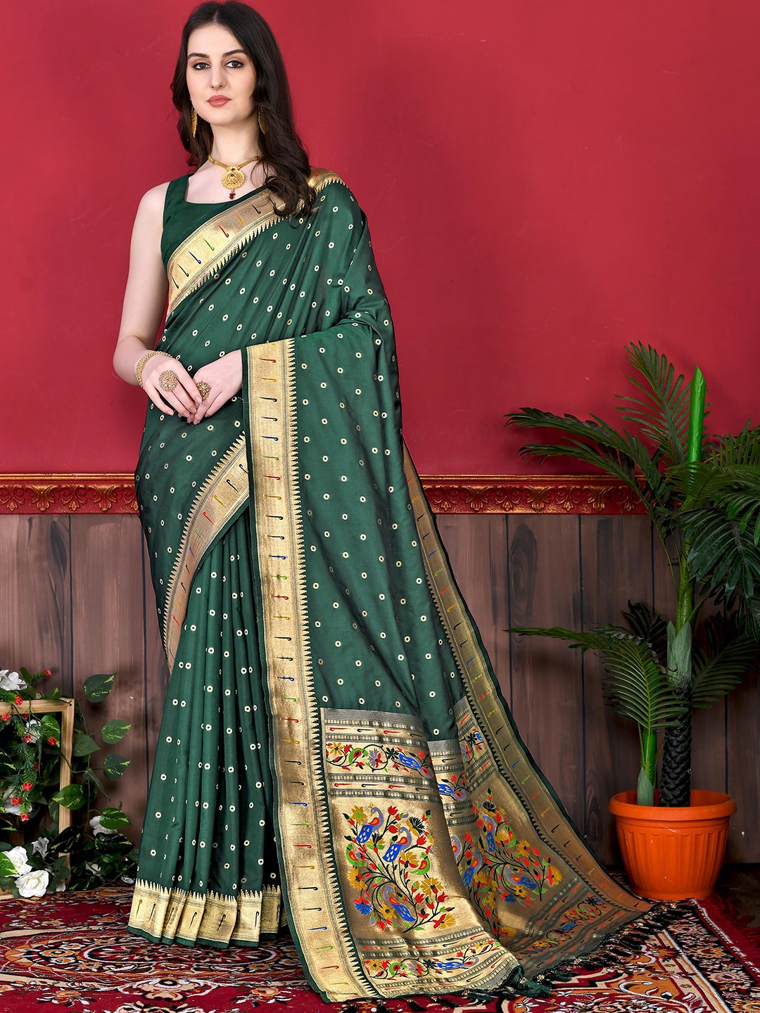 

ZIBLON Woven Design Zari Kanjeevaram Saree, Green
