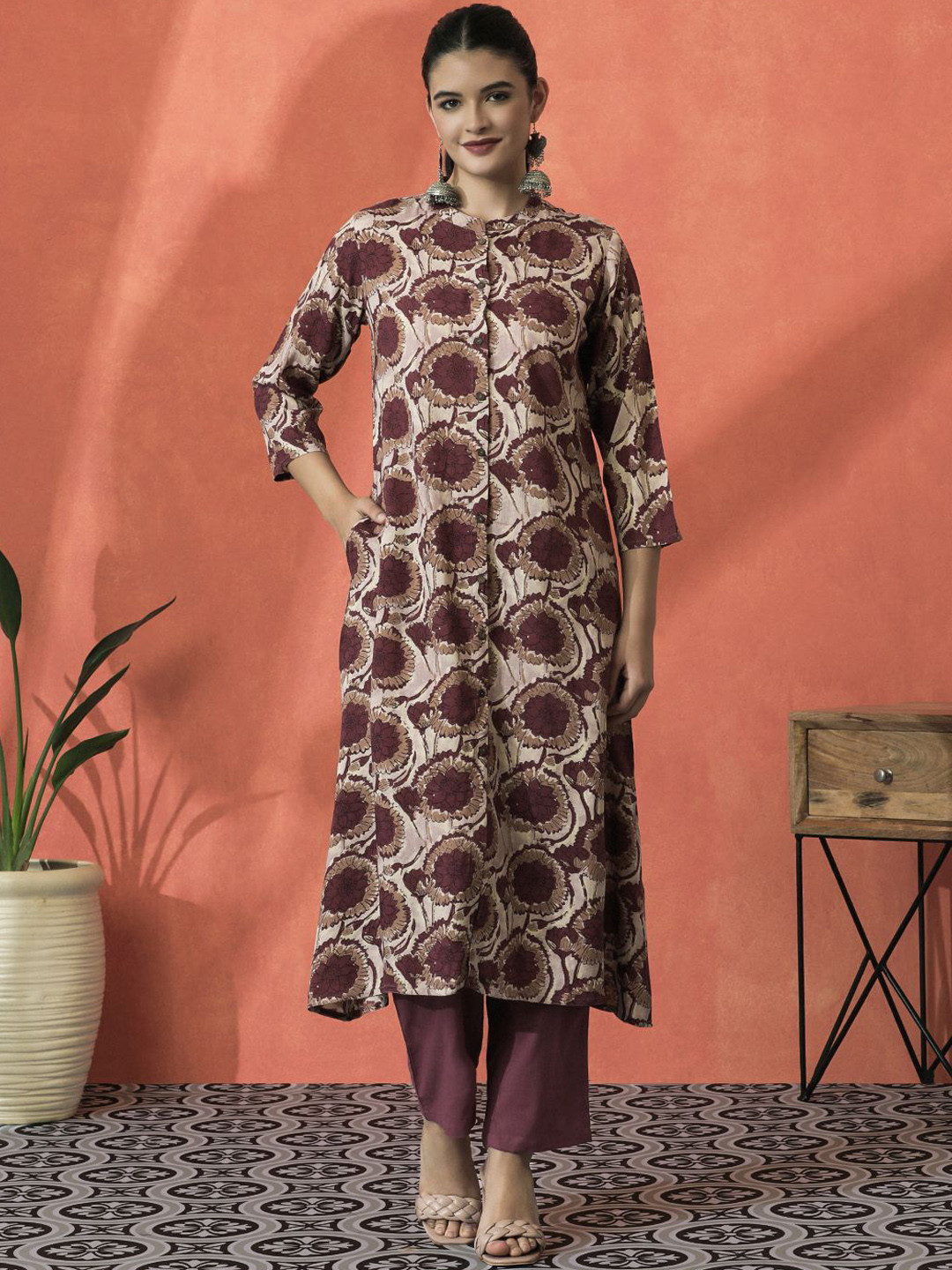 

Sangria Floral Printed Mandarin Collar Three-Quarter Sleeves A-Line Kurta, Maroon