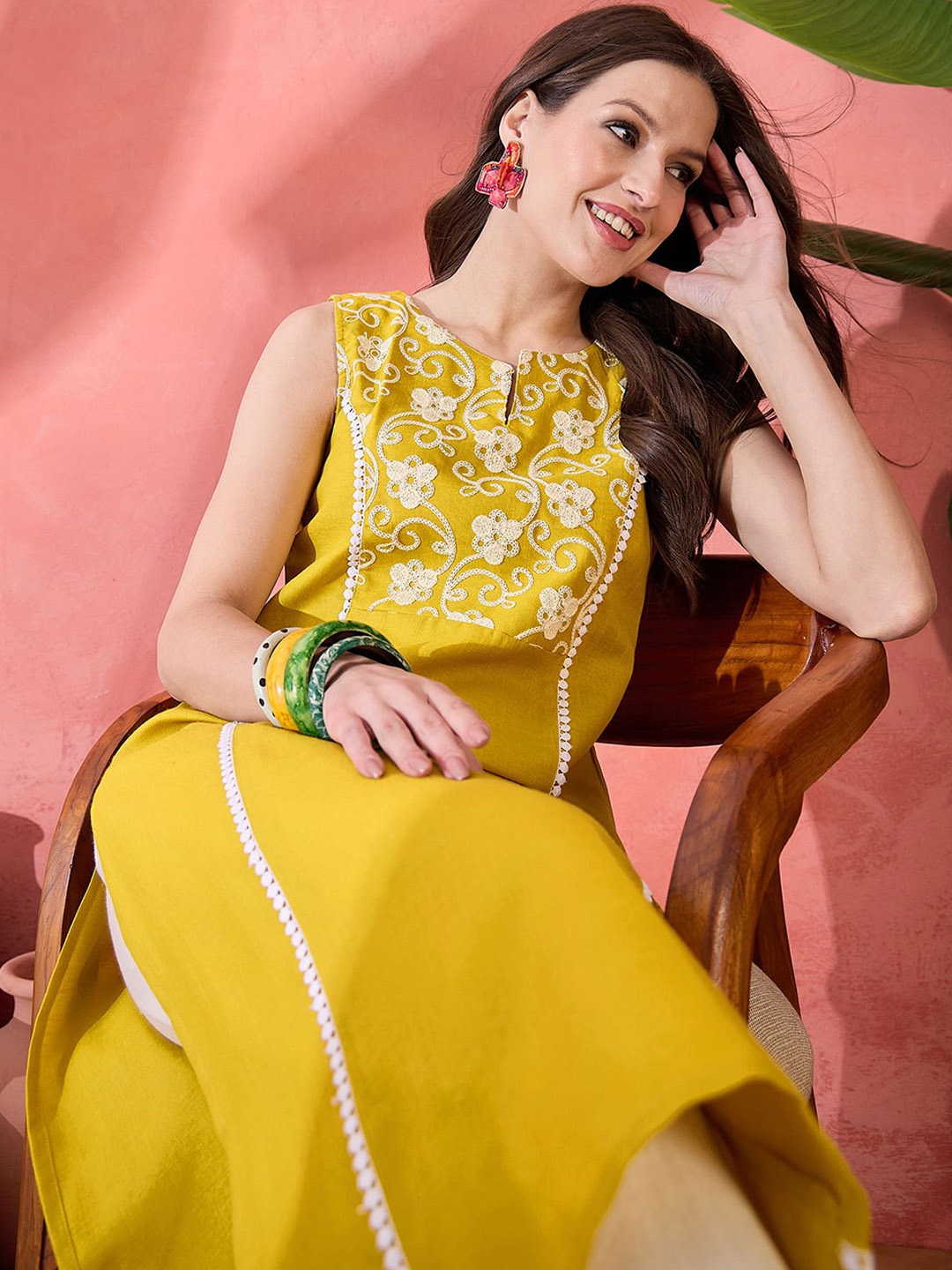 

Sangria Floral Embroidered Notch Neck Thread Work Straight Kurta, Yellow