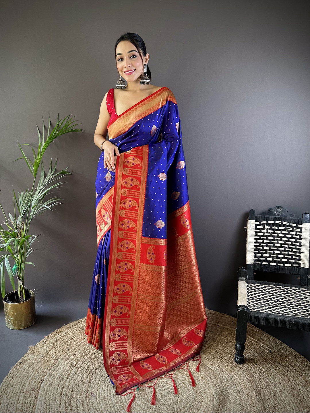 

DIVASTRI Ethnic Motifs Zari Silk Blend Designer Banarasi Saree, Blue