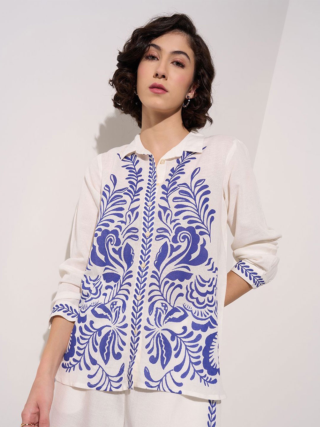 

AKKRITI BY PANTALOONS Mandarin Collar Printed Tunic, White