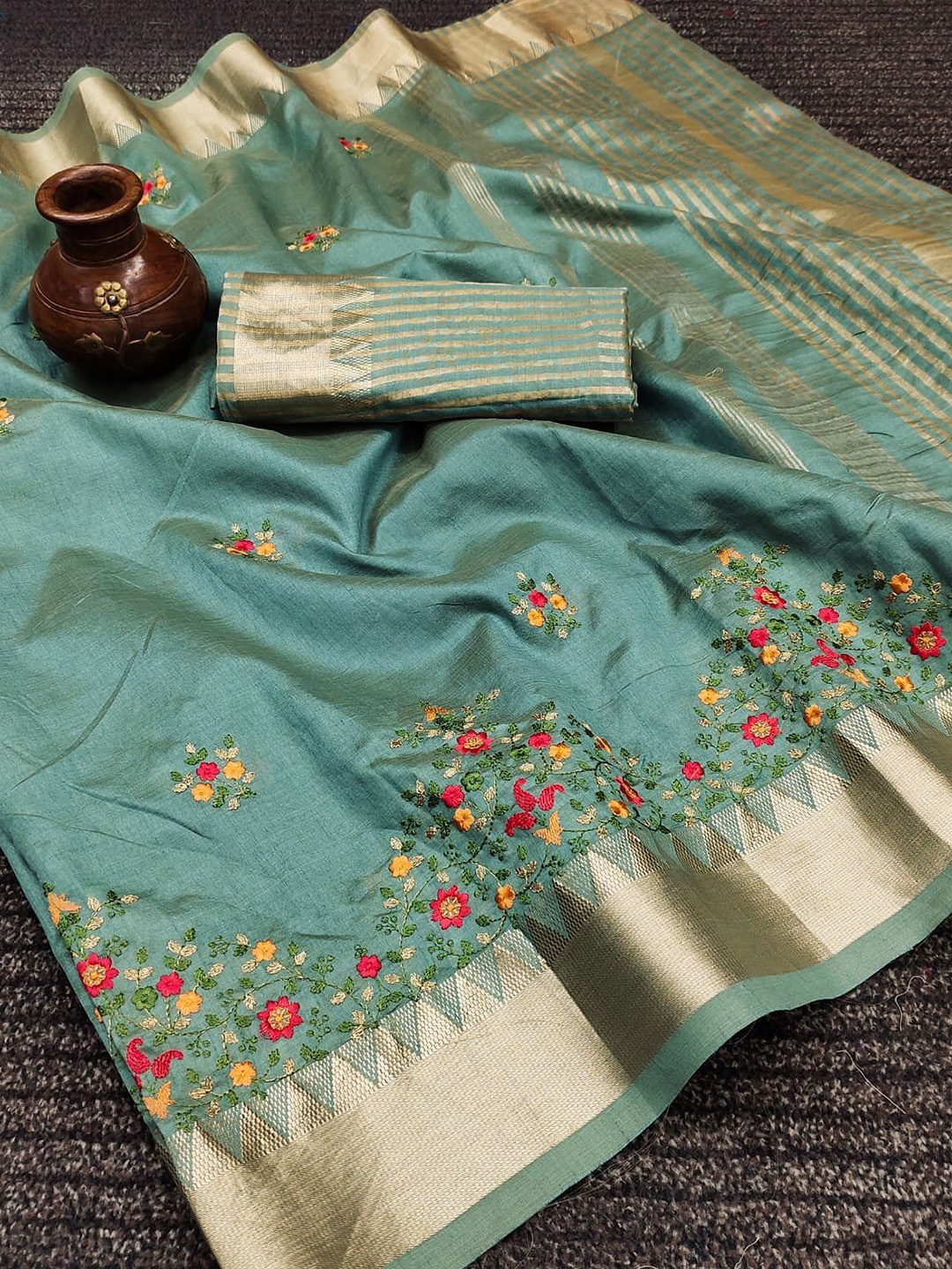 

DIVASTRI Floral Zari Banarasi Saree, Turquoise blue