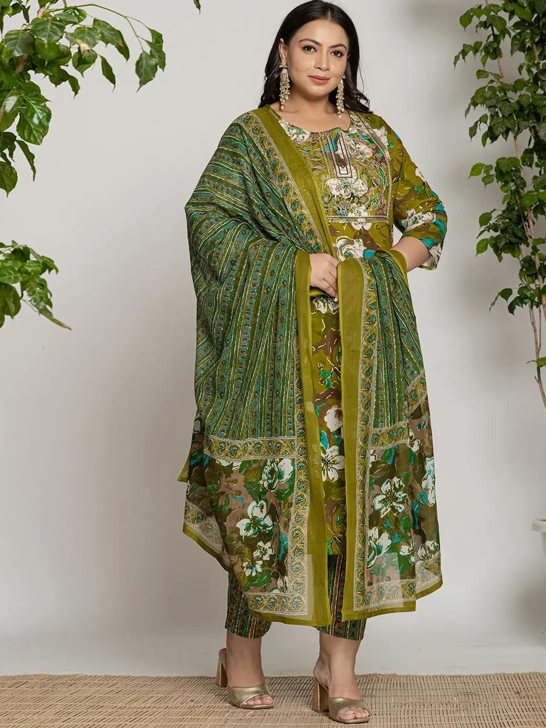 

MissKurti Plus Size Floral Printed Zari Pure Cotton Kurta With Trousers And Dupatta, Green