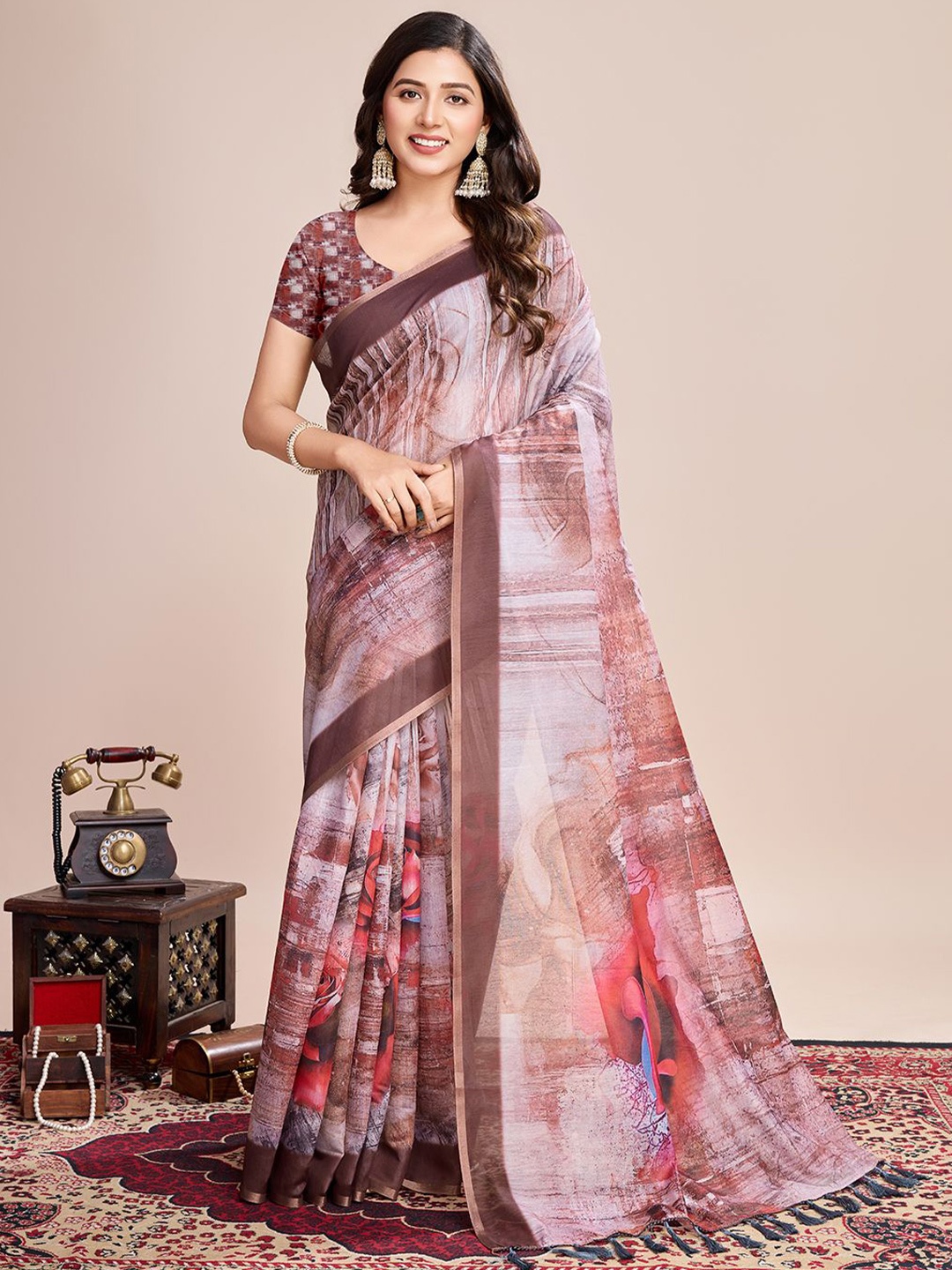 

Ishin Abstract Printed Saree, Cream