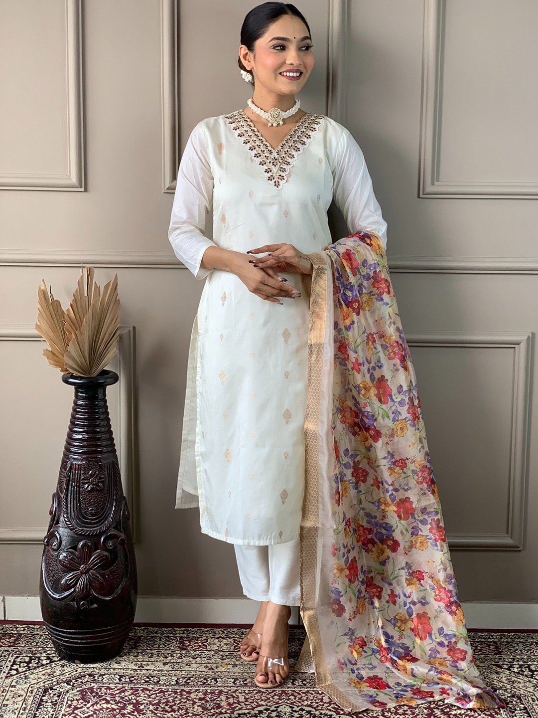 

Anouk Floral Woven Design V-Neck Thread Work Kurta With Trousers & Dupatta, White